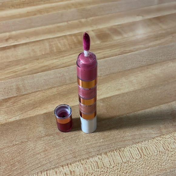 Sweet and Shimmer lip gloss 4 different color compact tube - Picture 5 of 7